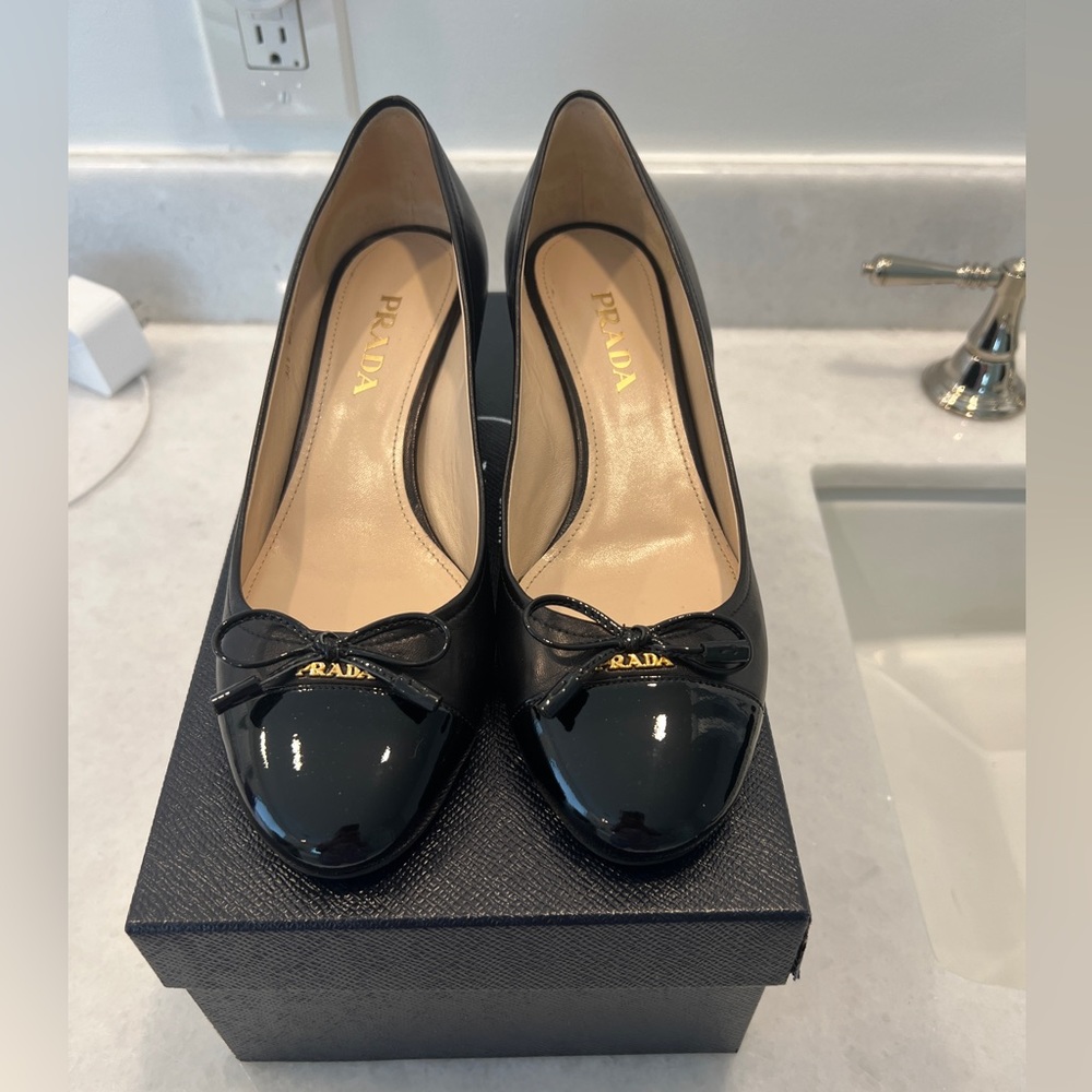Prada Black Patent And Leather Toe Cap Block Heel Pumps Size 38.5